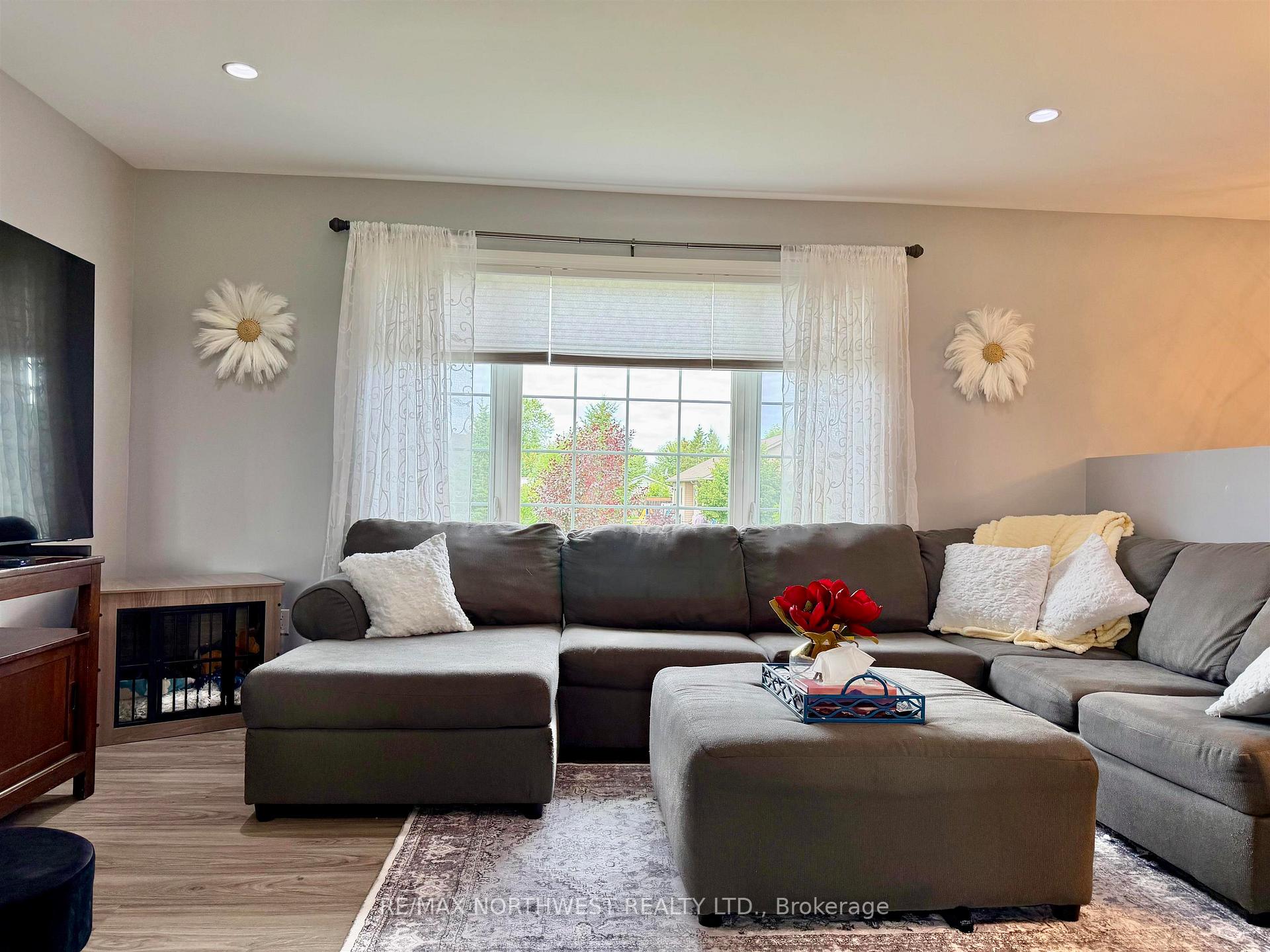 Photo 12 of 8 Spruce Drive, Emo, TB-402 — HOMEH