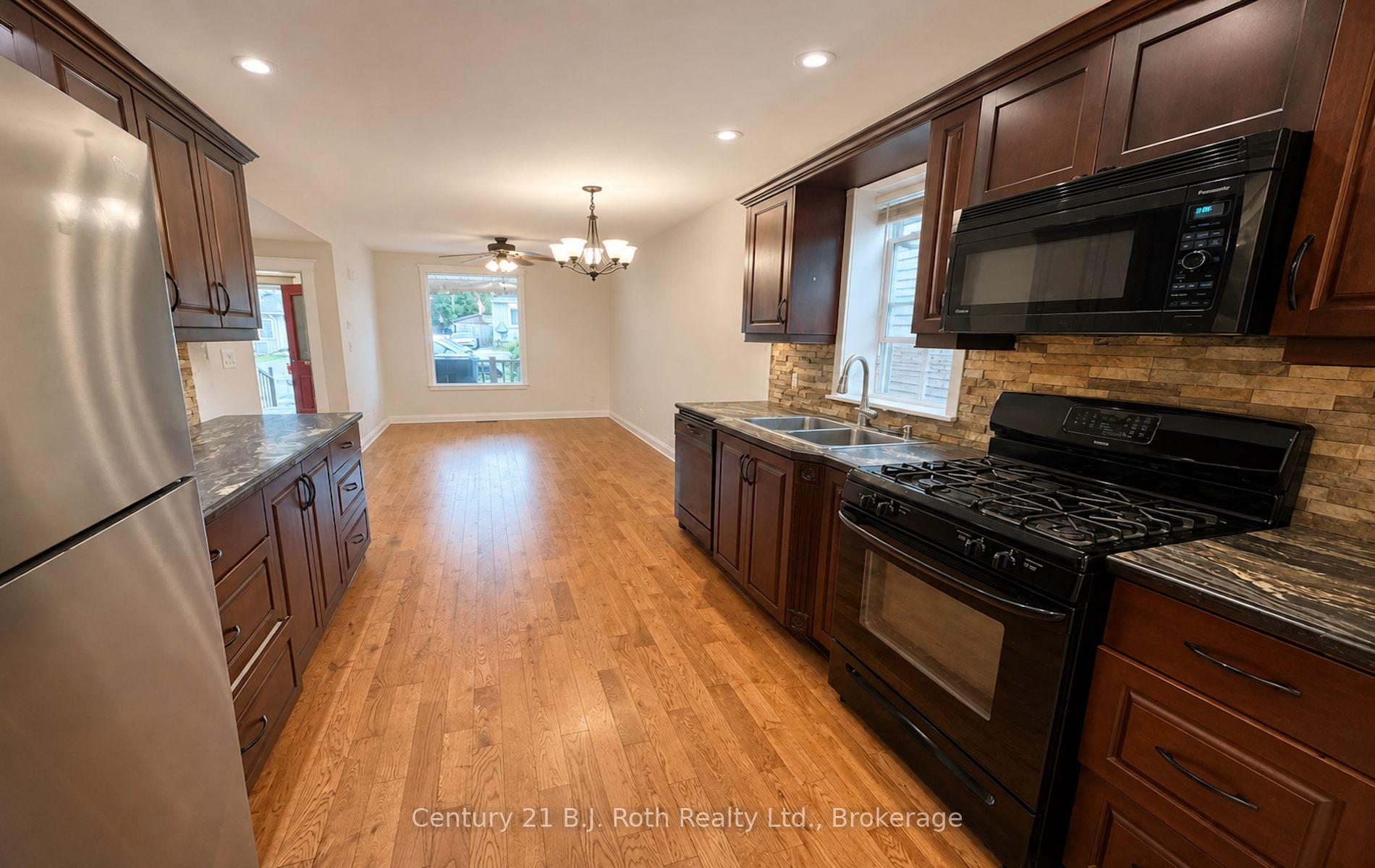 Photo 9 of 100 Cameron Street, Orillia — HOMEH