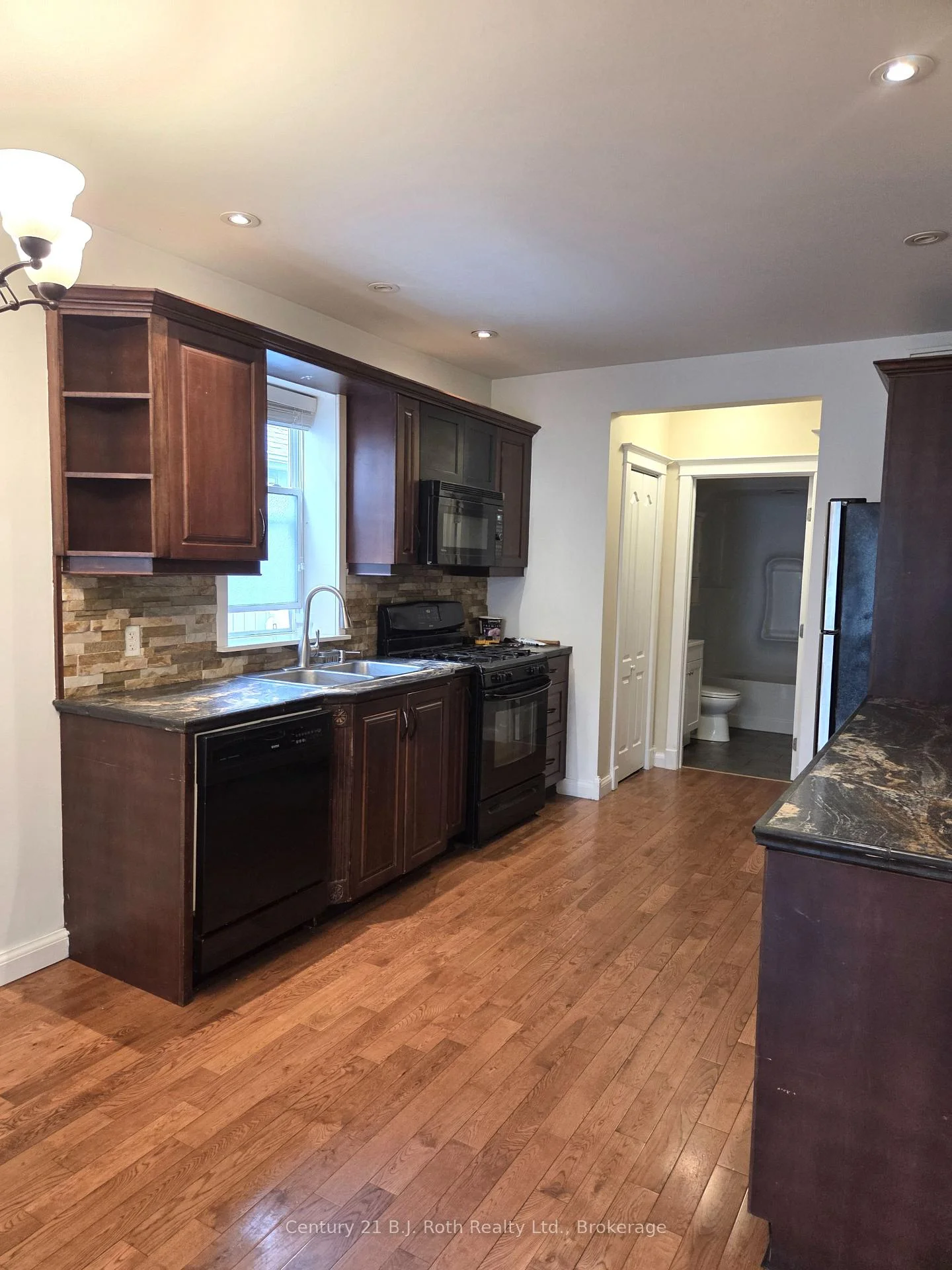Photo 5 of 100 Cameron Street, Orillia — HOMEH