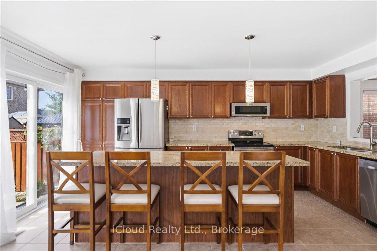 Photo 18 of 270 Whetham Heights, Milton, Harrison — HOMEH