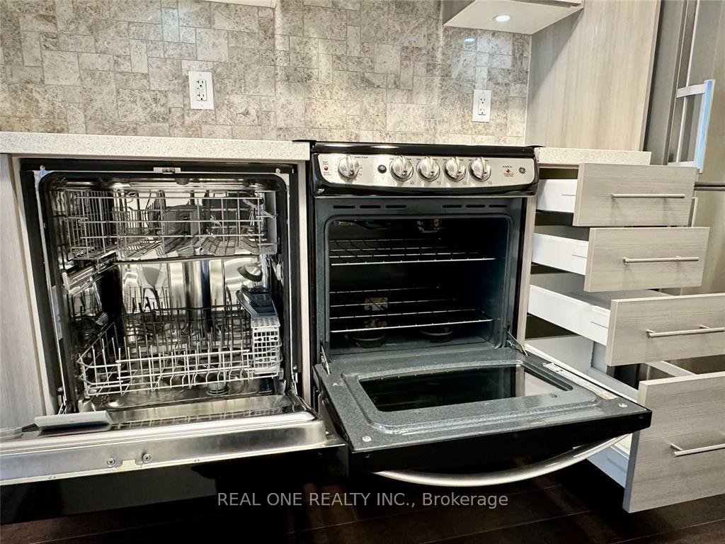 Photo 8 of Unit 1004, 58 Orchard View Boulevard, Toronto, Yonge-Eglinton — HOMEH