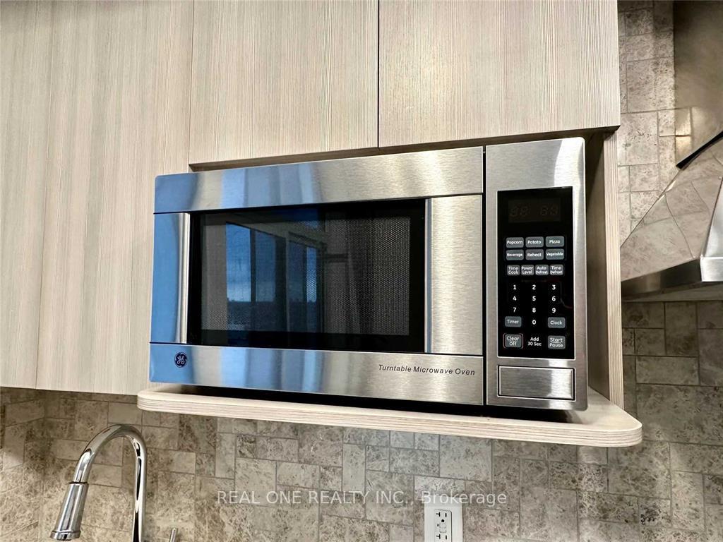 Photo 9 of Unit 1004, 58 Orchard View Boulevard, Toronto, Yonge-Eglinton — HOMEH