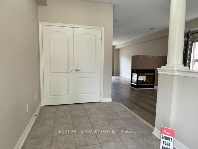 Photo 2 of 46 Stoneheath Crescent, Markham, Cachet — HOMEH