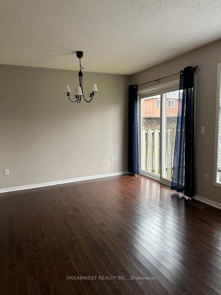 Photo 4 of 1209 Quest Circle, Mississauga, Meadowvale Village — HOMEH