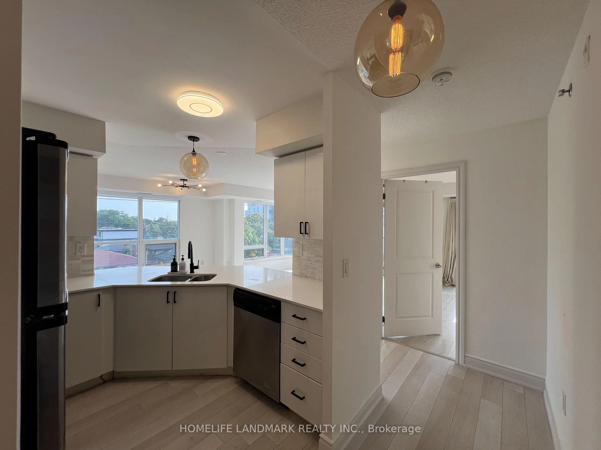 Photo 7 of Unit 413, 760 Sheppard Avenue W, North York, Bathurst Manor — HOMEH
