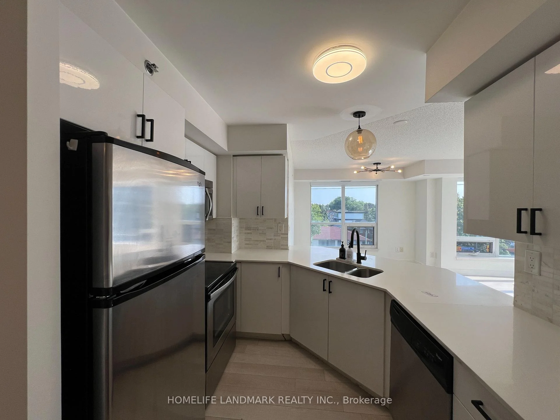 Photo 10 of Unit 413, 760 Sheppard Avenue W, North York, Bathurst Manor — HOMEH