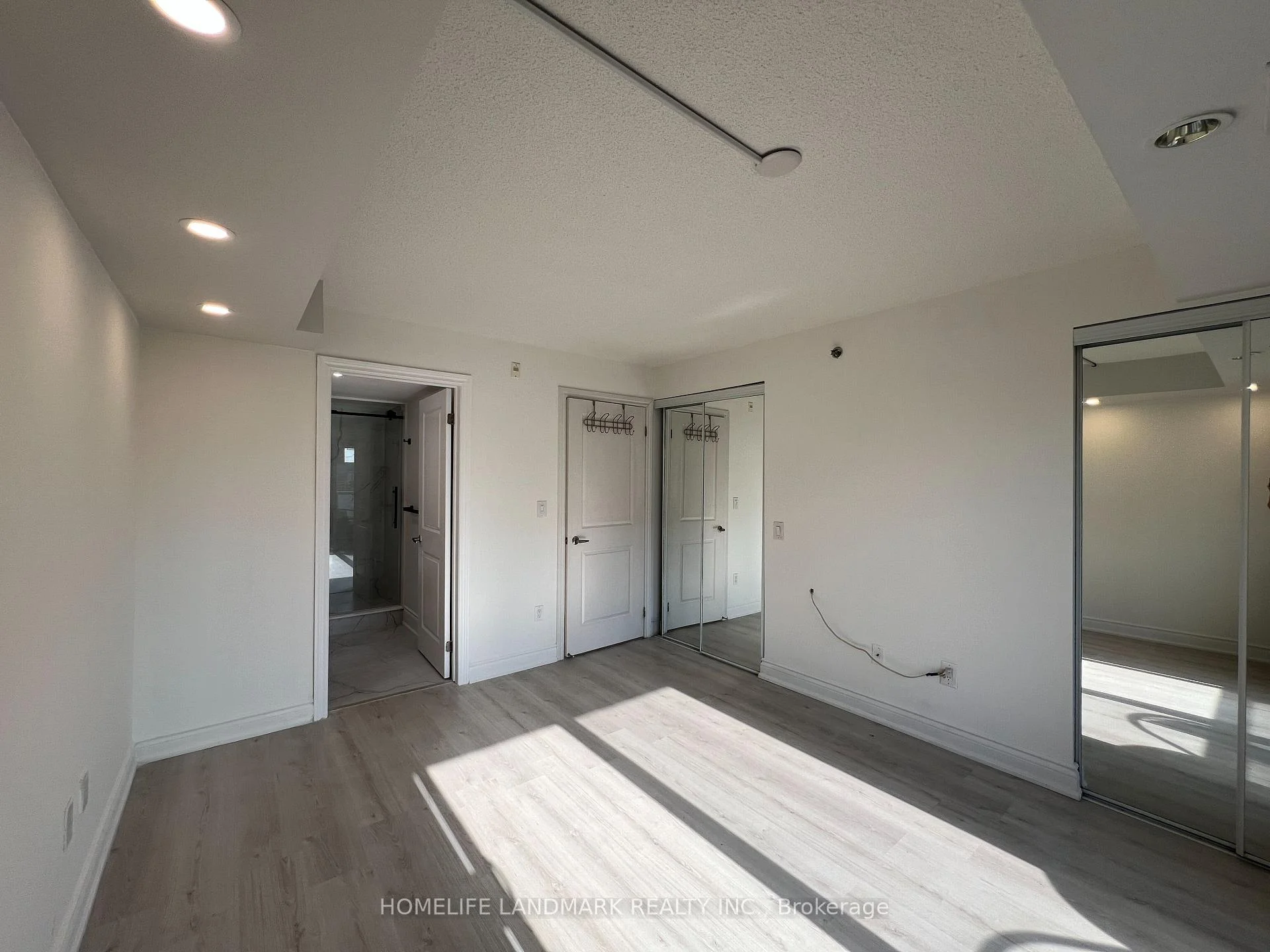 Photo 17 of Unit 413, 760 Sheppard Avenue W, North York, Bathurst Manor — HOMEH