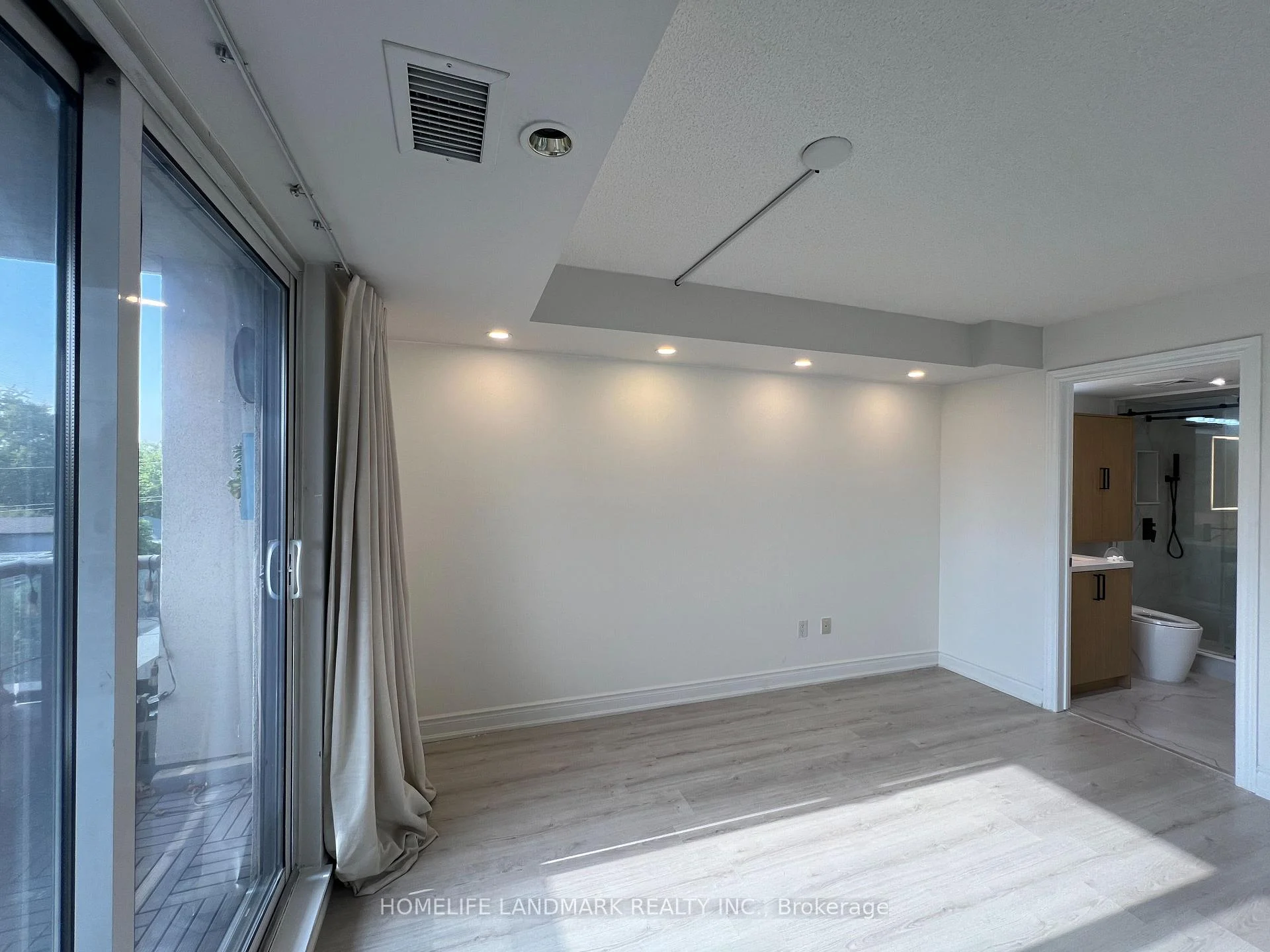 Photo 20 of Unit 413, 760 Sheppard Avenue W, North York, Bathurst Manor — HOMEH