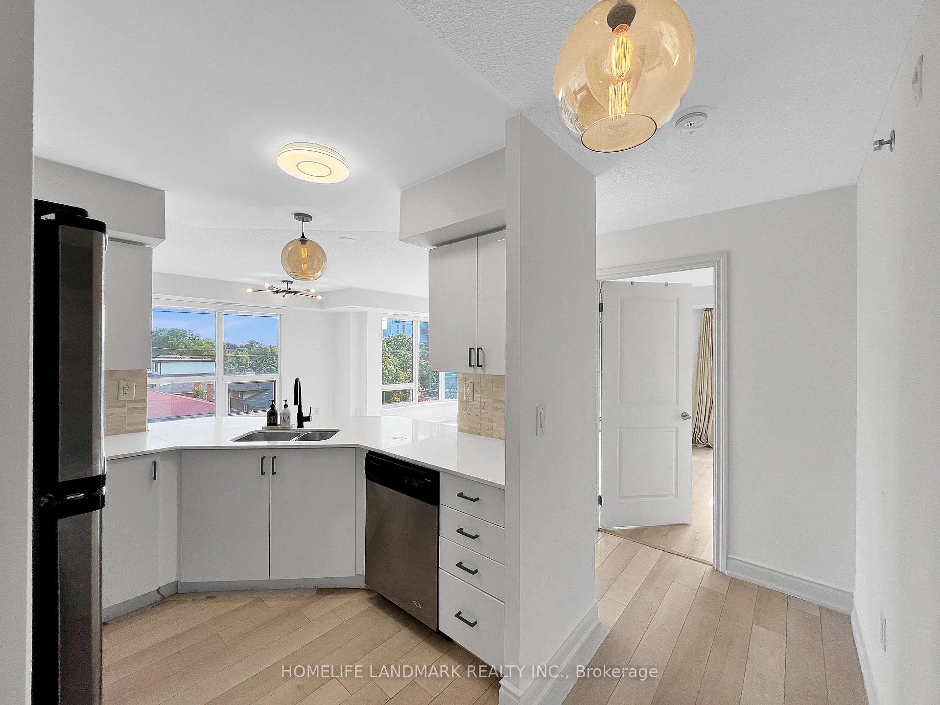 Photo 11 of Unit 413, 760 Sheppard Avenue W, North York, Bathurst Manor — HOMEH