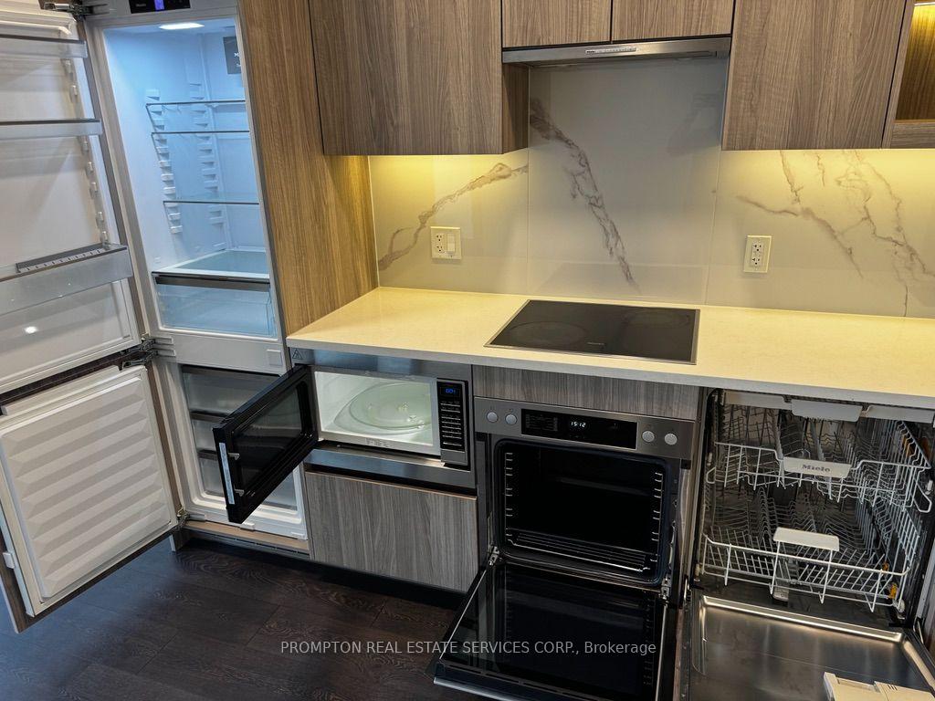 Photo 5 of Unit 307, 27 Mcmahon Drive, North York, Bayview Village — HOMEH