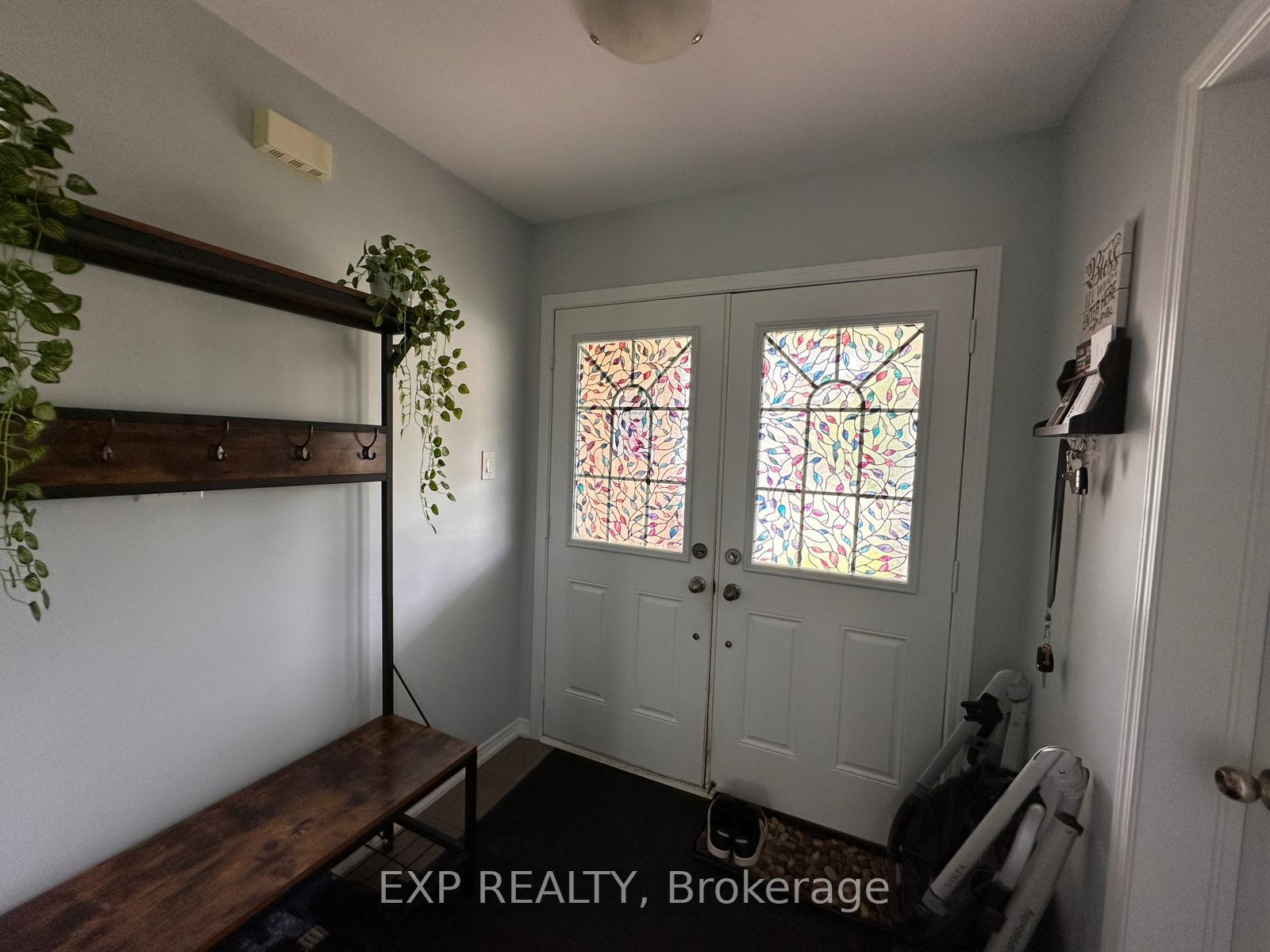 Photo 3 of 8660 Dogwood Crescent, Niagara Falls, Brown — HOMEH