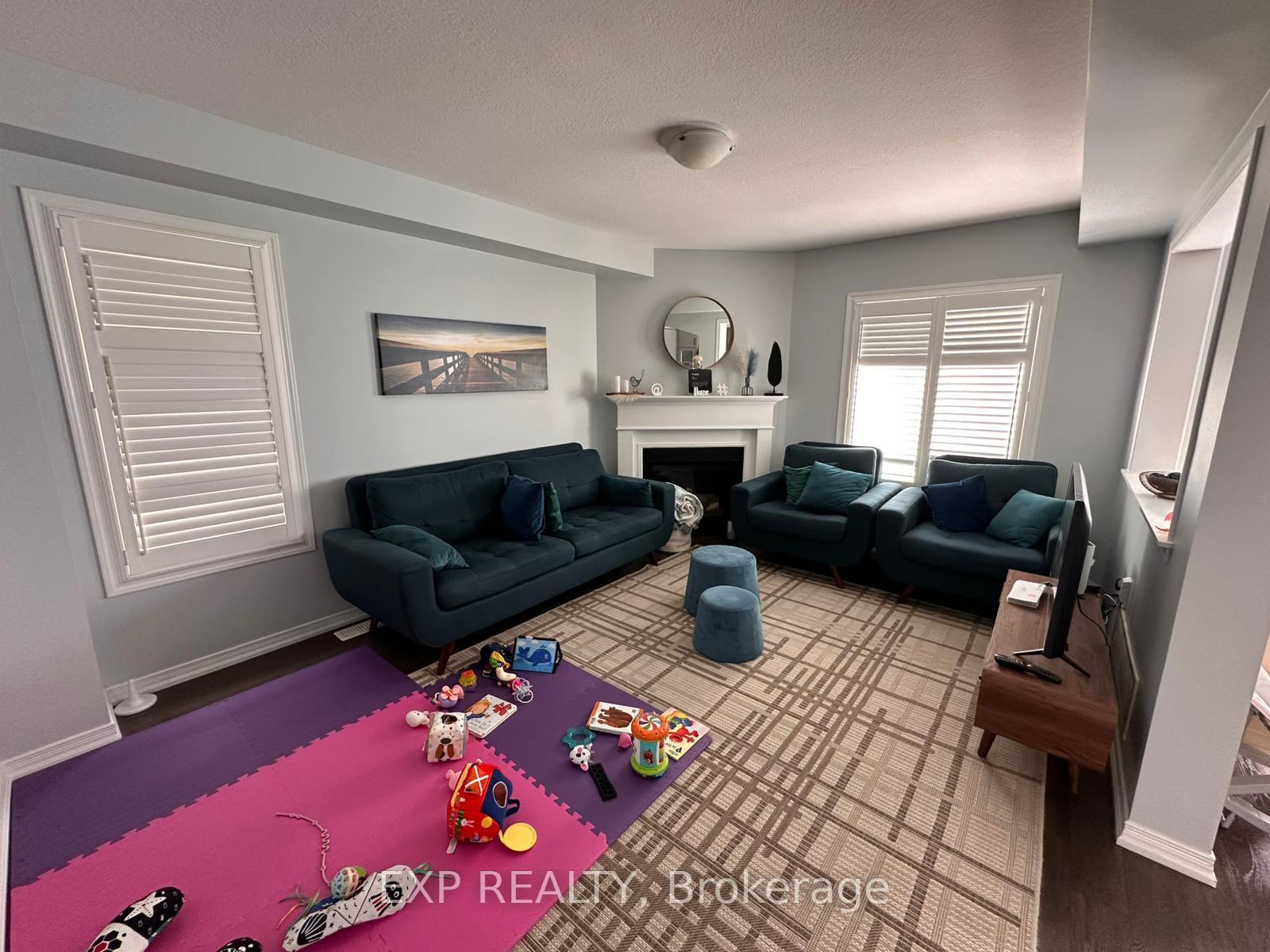 Photo 4 of 8660 Dogwood Crescent, Niagara Falls, Brown — HOMEH