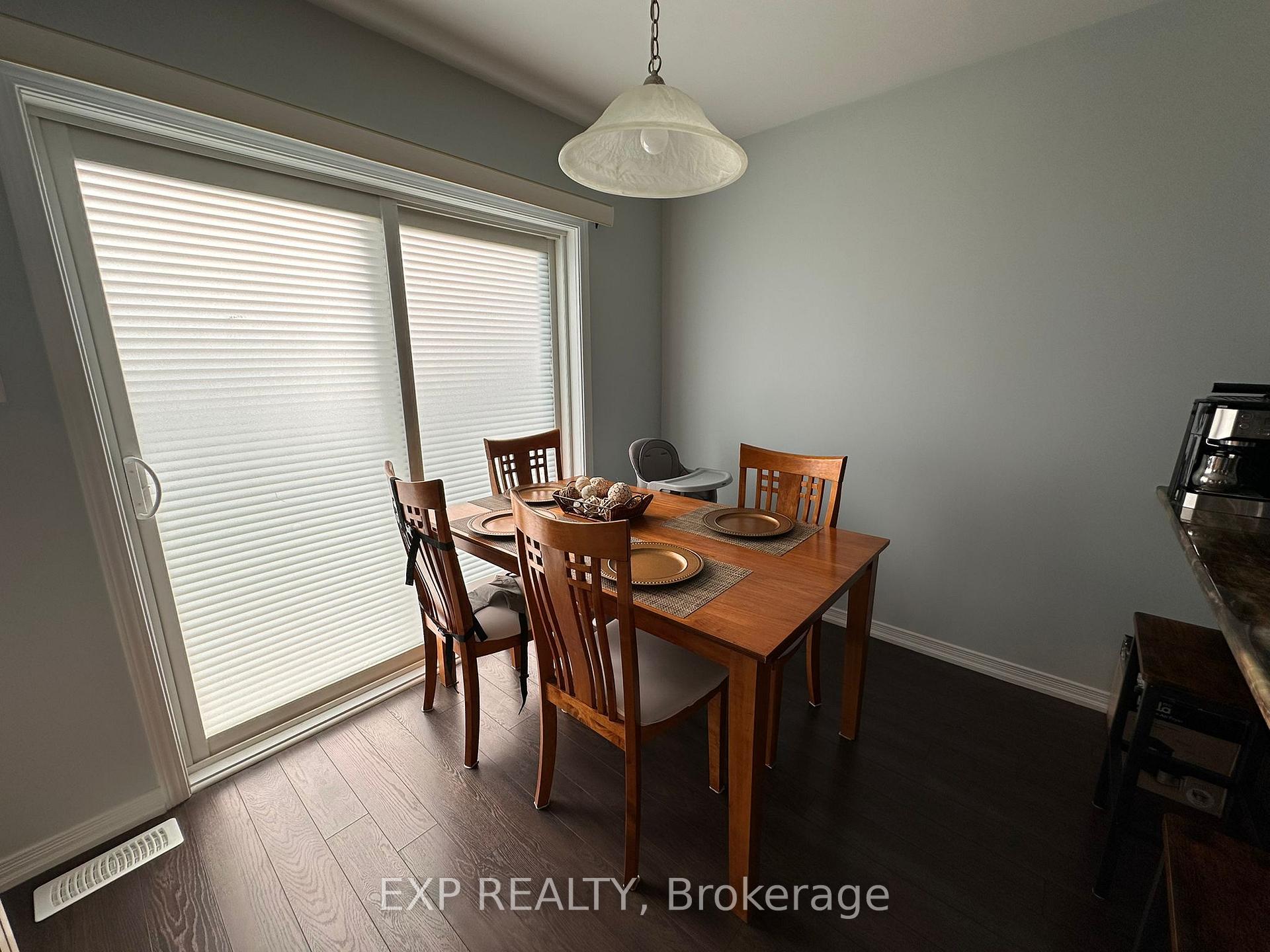 Photo 6 of 8660 Dogwood Crescent, Niagara Falls, Brown — HOMEH