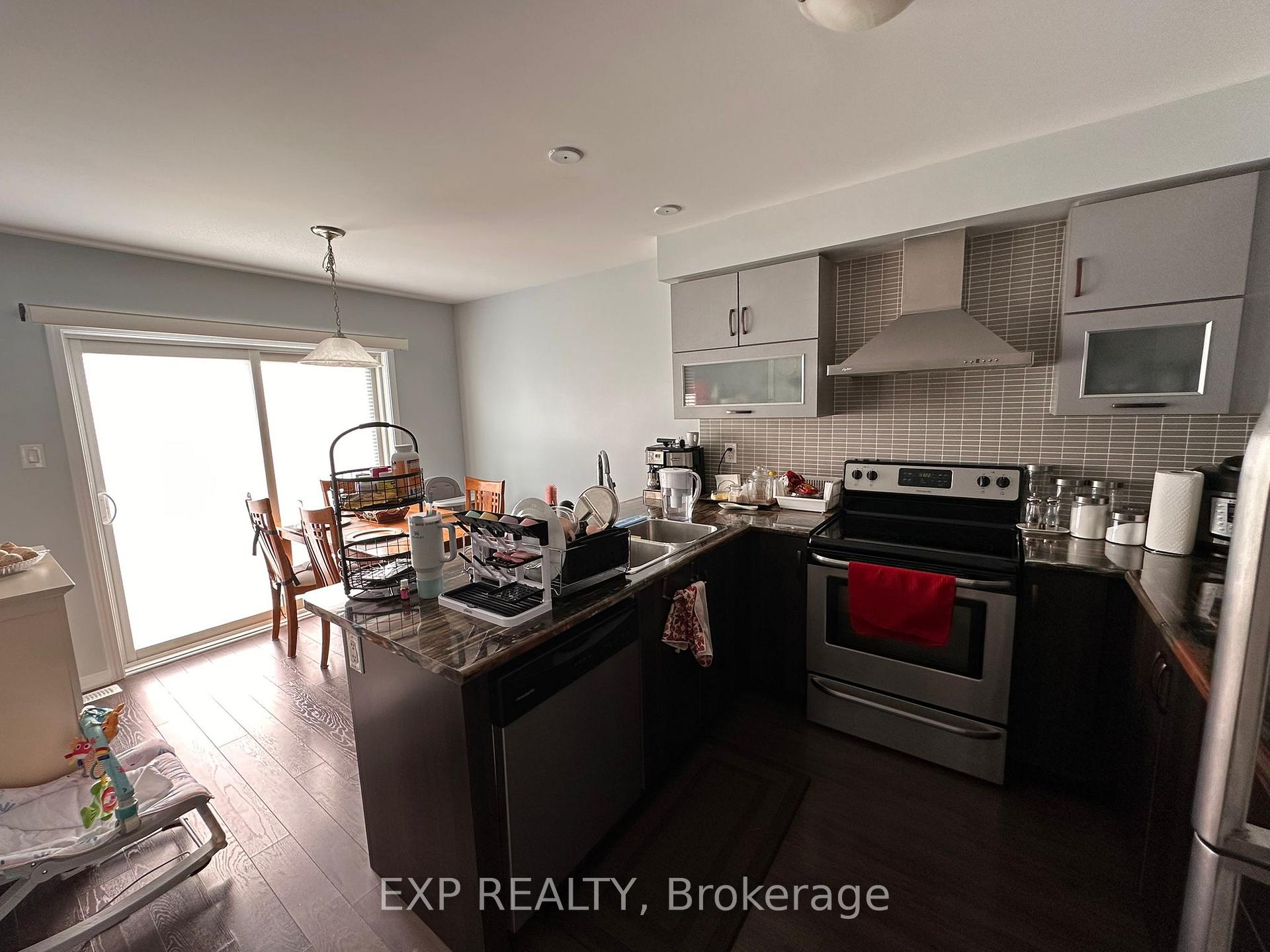 Photo 8 of 8660 Dogwood Crescent, Niagara Falls, Brown — HOMEH