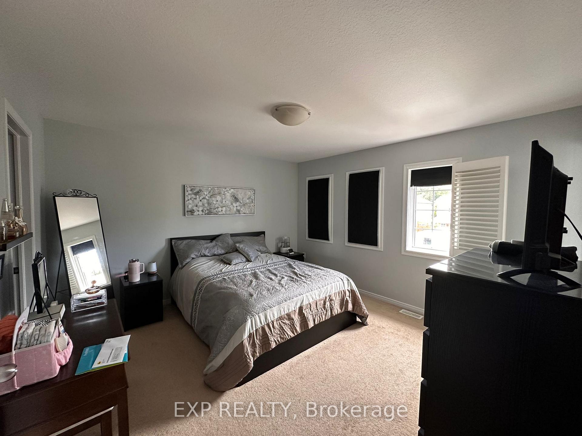 Photo 13 of 8660 Dogwood Crescent, Niagara Falls, Brown — HOMEH