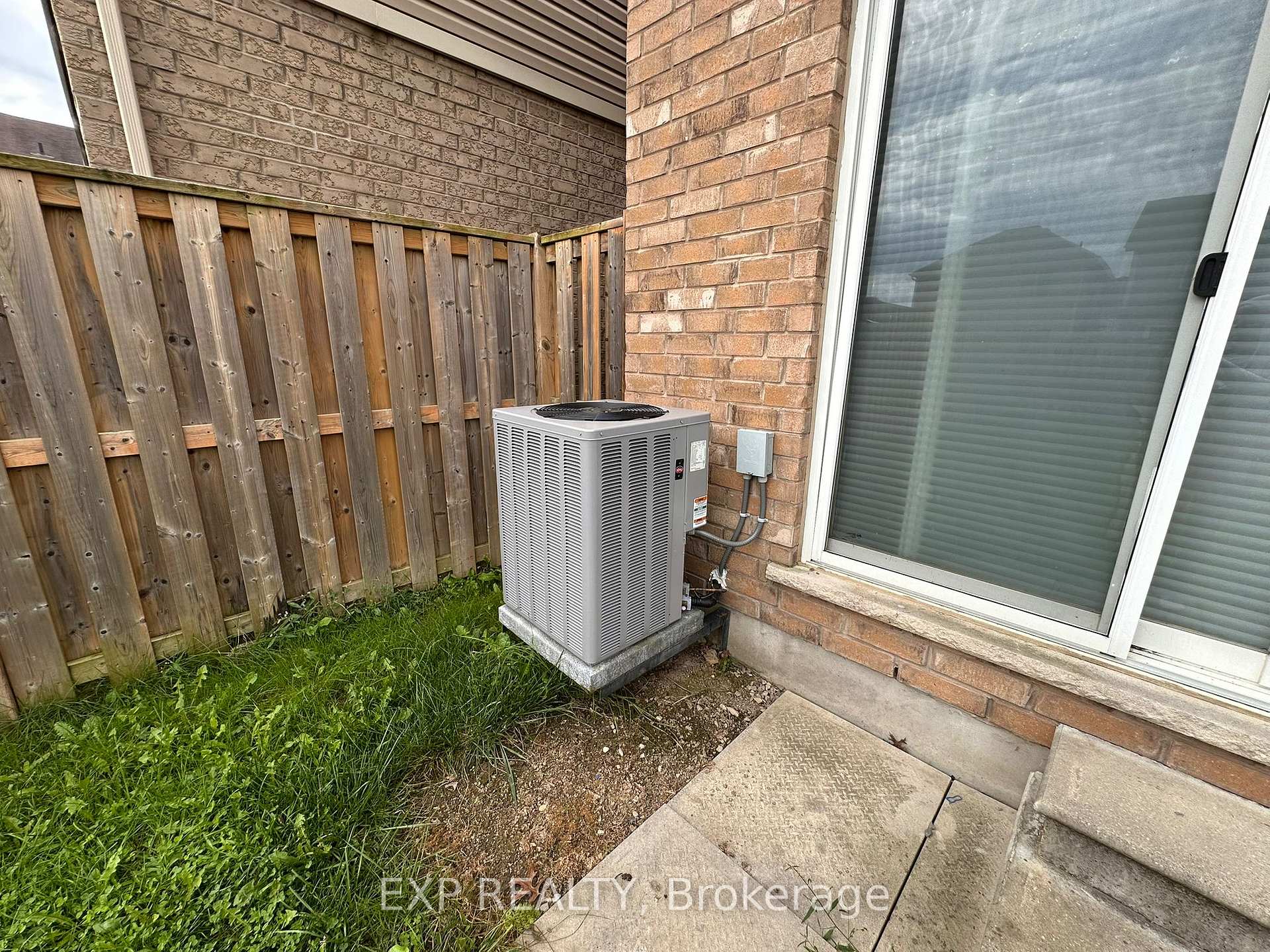 Photo 29 of 8660 Dogwood Crescent, Niagara Falls, Brown — HOMEH