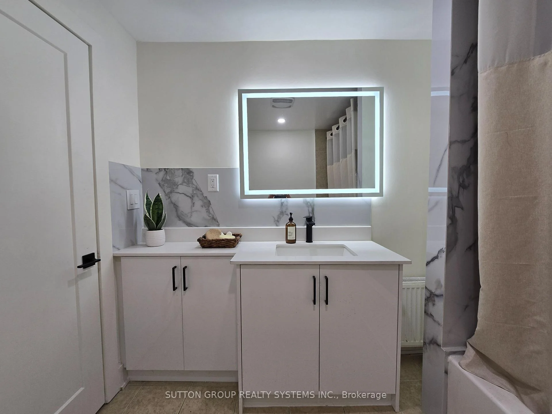Front of Unit 1, 2886 Lake Shore Boulevard W