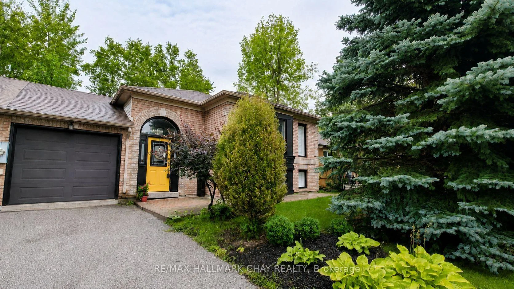 Photo 4 of 5 Harbour Crescent, Wasaga Beach — HOMEH