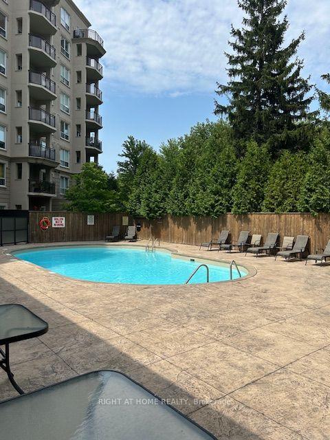 Photo 12 of Unit 403, 2 Maison Parc Court, Vaughan, Lakeview Estates — HOMEH