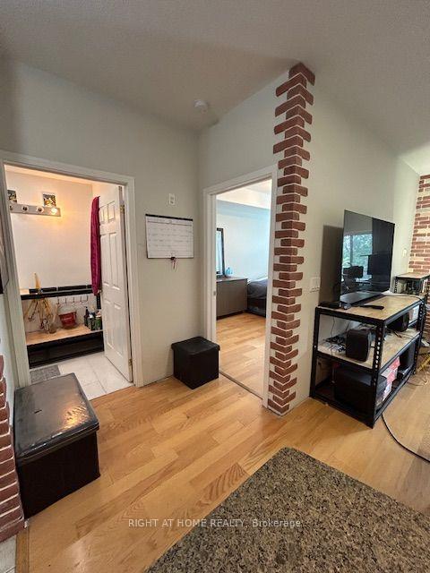 Photo 19 of Unit 403, 2 Maison Parc Court, Vaughan, Lakeview Estates — HOMEH