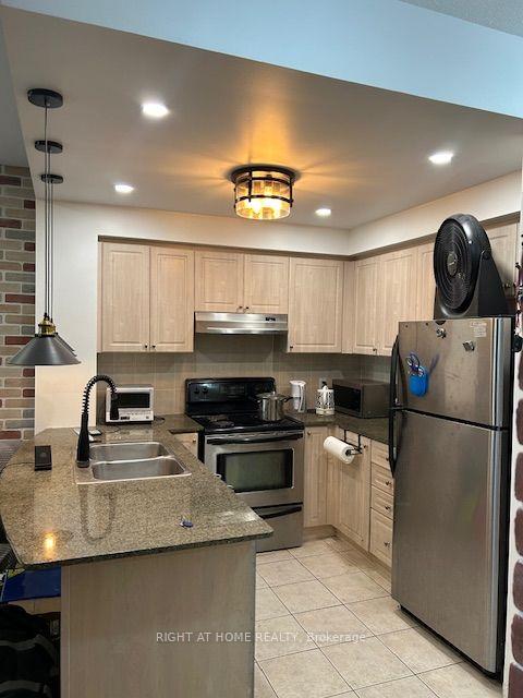 Photo 24 of Unit 403, 2 Maison Parc Court, Vaughan, Lakeview Estates — HOMEH