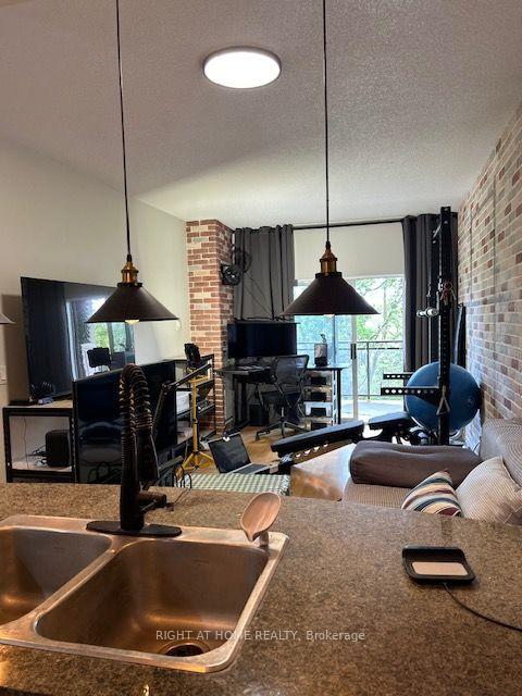 Photo 26 of Unit 403, 2 Maison Parc Court, Vaughan, Lakeview Estates — HOMEH