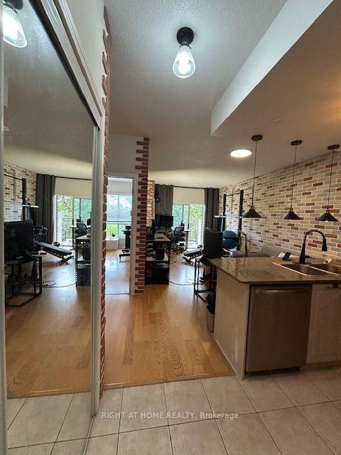 Photo 27 of Unit 403, 2 Maison Parc Court, Vaughan, Lakeview Estates — HOMEH