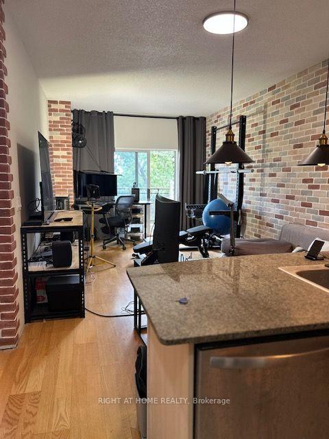 Photo 30 of Unit 403, 2 Maison Parc Court, Vaughan, Lakeview Estates — HOMEH