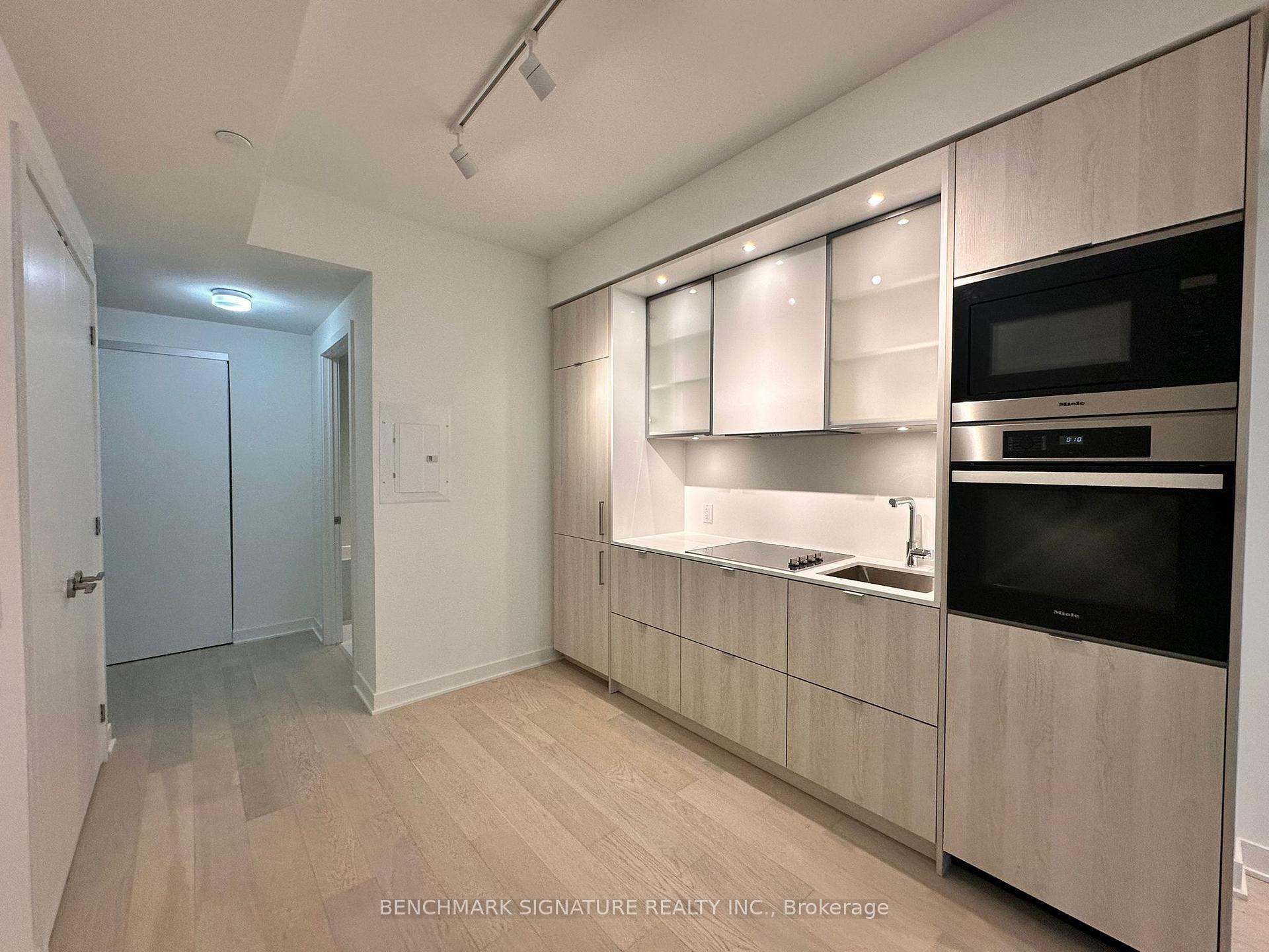 Front of Unit 1208, 11 Yorkville Avenue