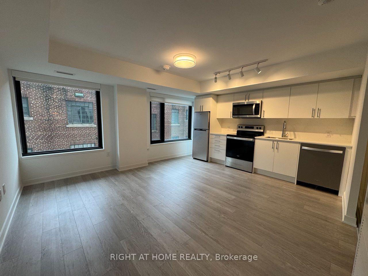 Photo 4 of Unit 324, 3 Strathgowan Avenue, Toronto, Lawrence Park South — HOMEH