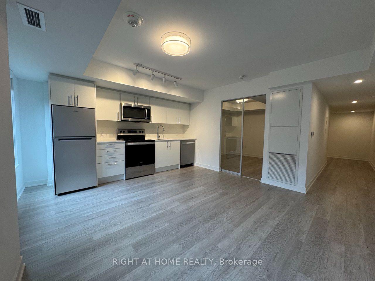 Photo 5 of Unit 324, 3 Strathgowan Avenue, Toronto, Lawrence Park South — HOMEH