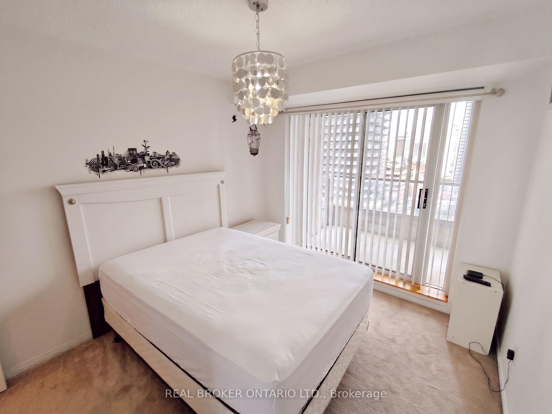 Photo 12 of Unit 1908, 909 Bay Street, Toronto, Bay Street Corridor — HOMEH