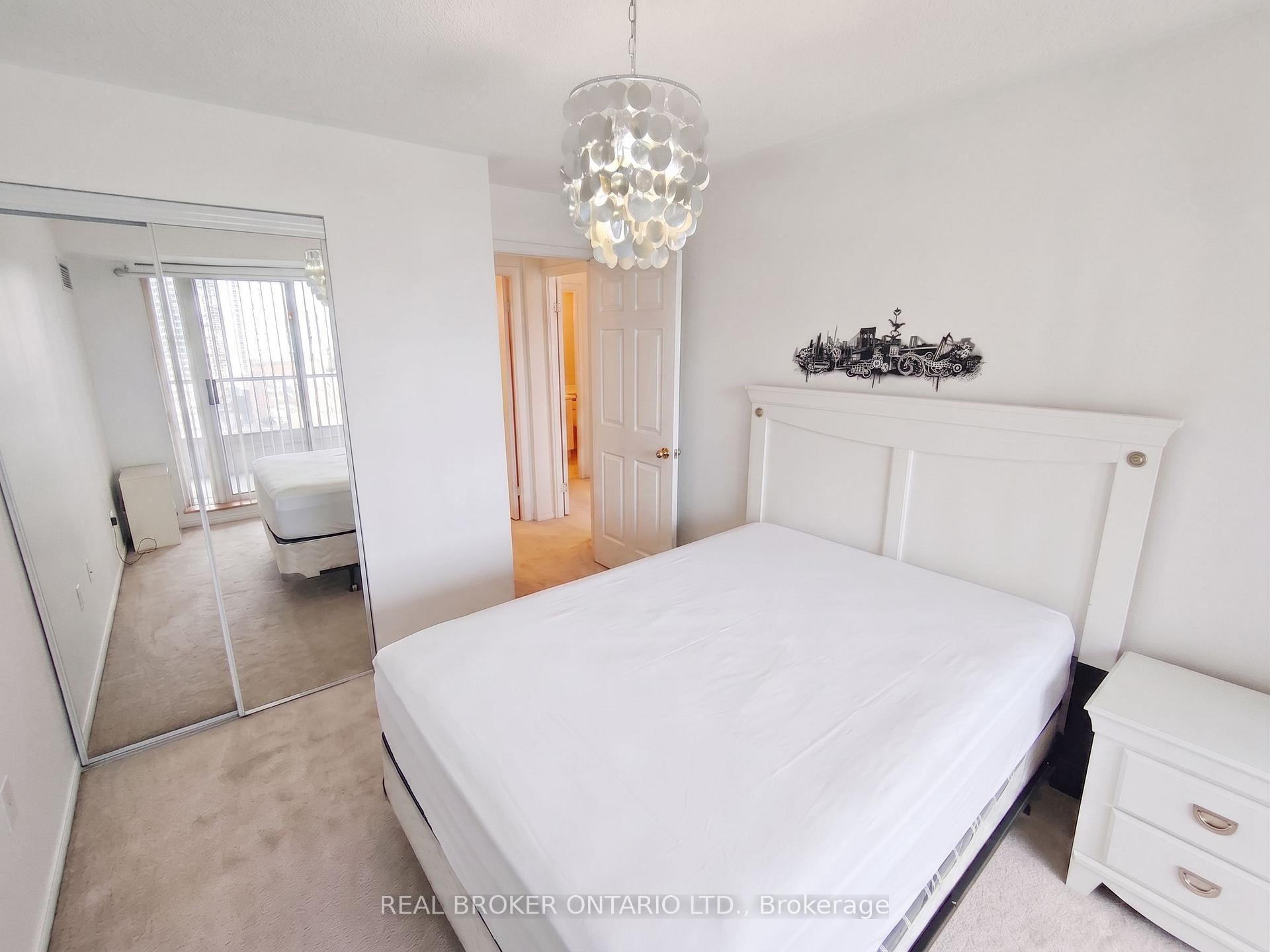 Photo 13 of Unit 1908, 909 Bay Street, Toronto, Bay Street Corridor — HOMEH