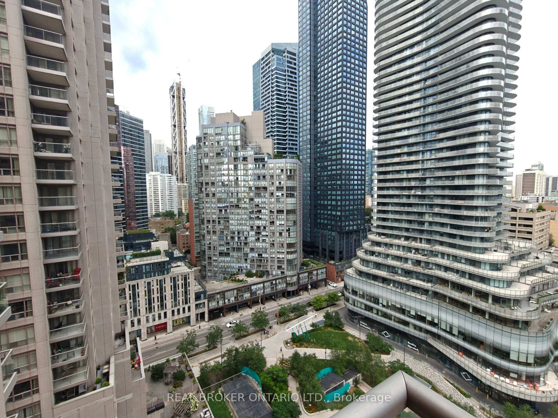 Photo 15 of Unit 1908, 909 Bay Street, Toronto, Bay Street Corridor — HOMEH
