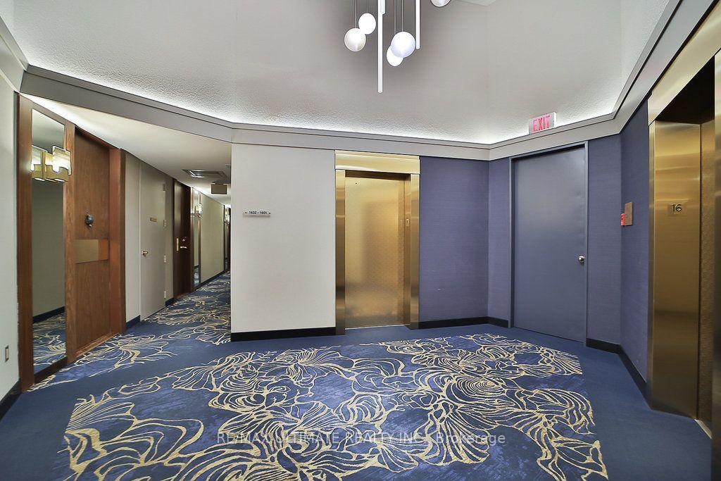 Photo 4 of Unit 1215, 33 Harbour Square, Toronto, Waterfront Communities — HOMEH