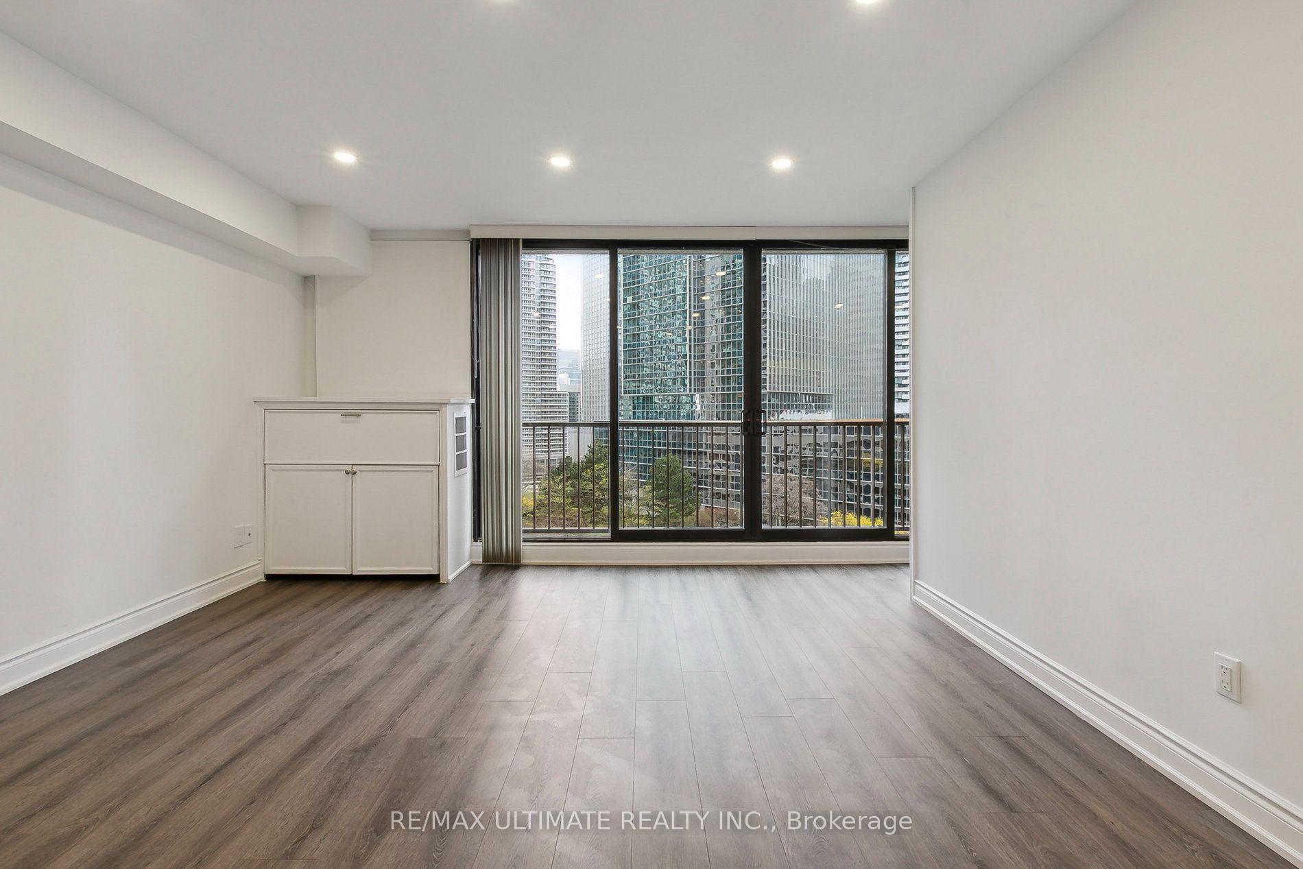 Photo 6 of Unit 1215, 33 Harbour Square, Toronto, Waterfront Communities — HOMEH