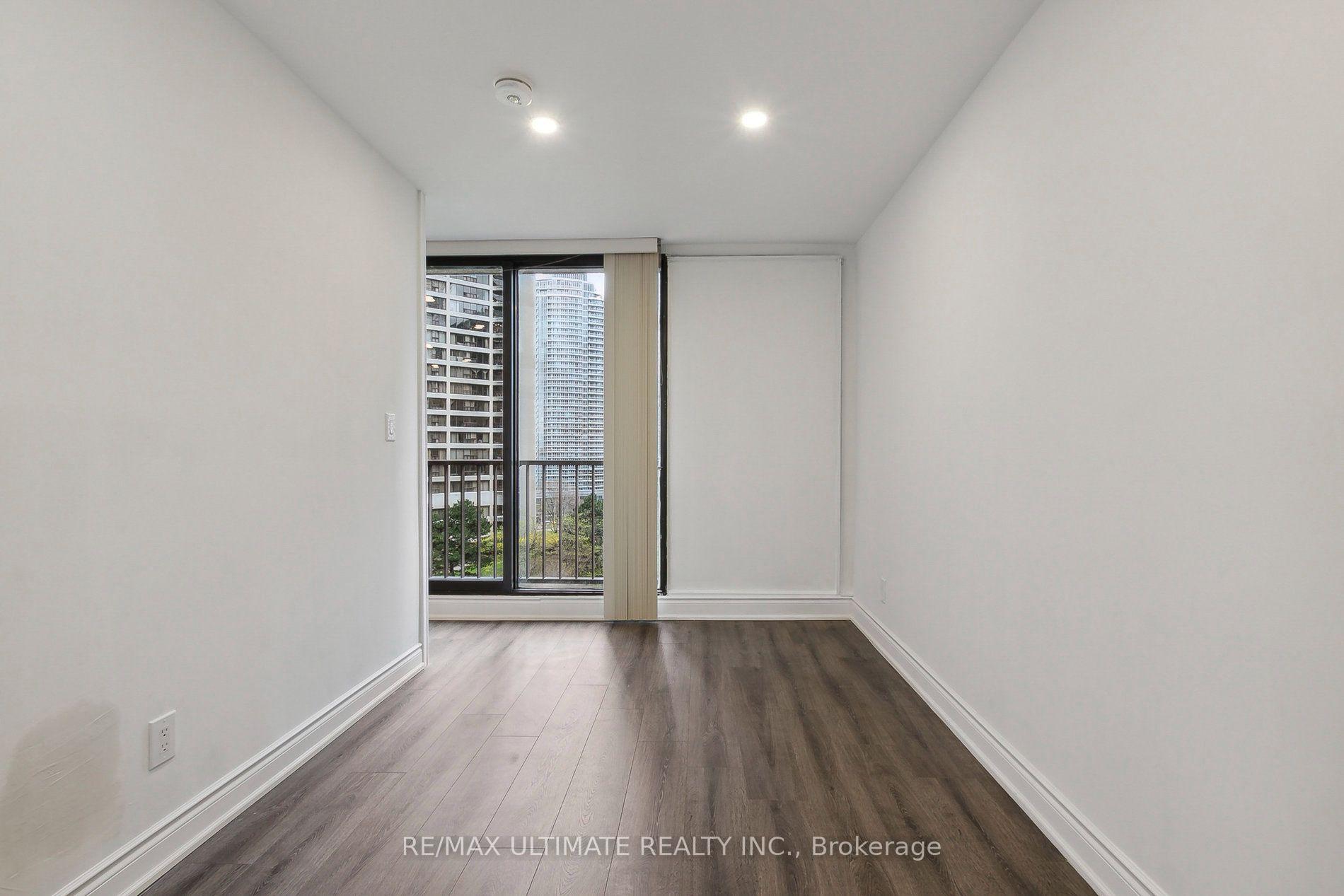 Photo 9 of Unit 1215, 33 Harbour Square, Toronto, Waterfront Communities — HOMEH