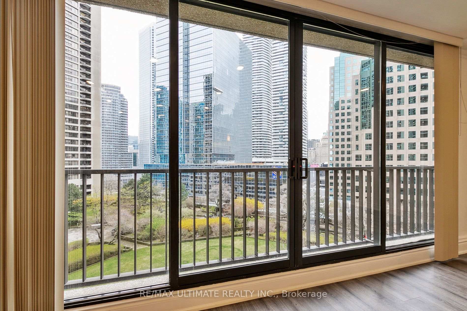 Photo 12 of Unit 1215, 33 Harbour Square, Toronto, Waterfront Communities — HOMEH