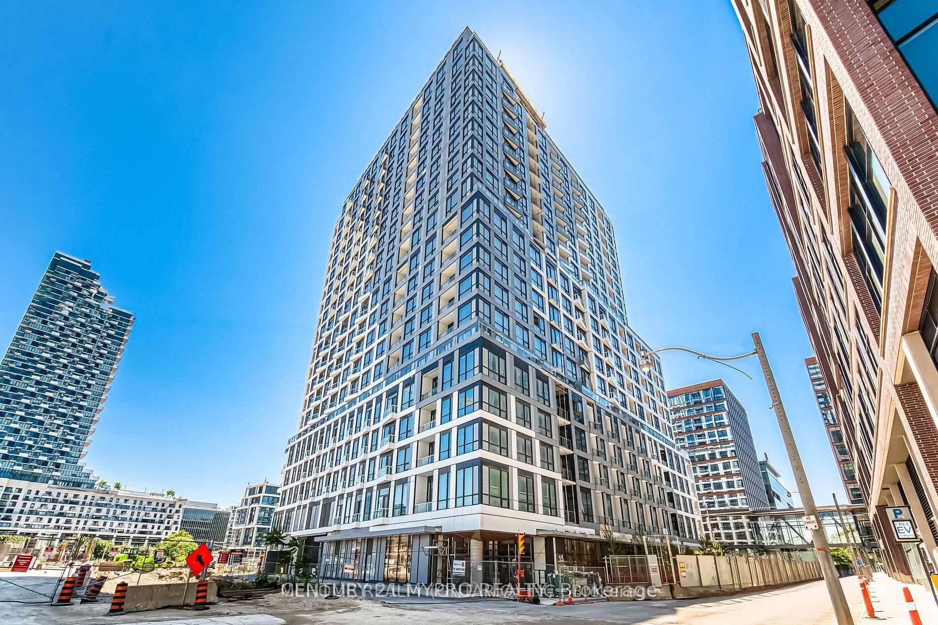 Front of Unit 608, 15 Richardson Street