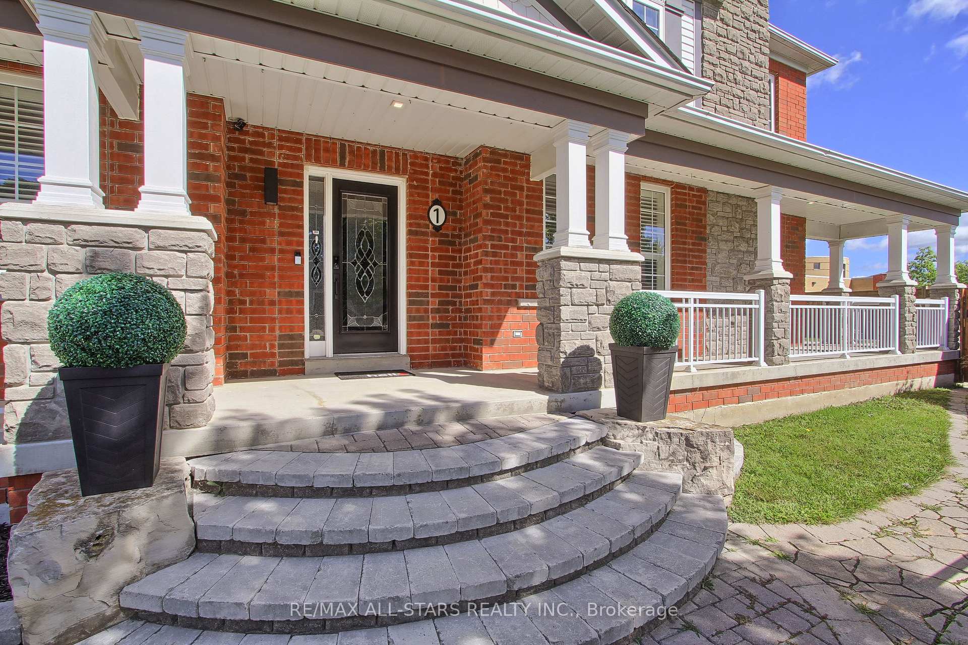 Photo 3 of 1 Hatch Street, Whitby, Brooklin — HOMEH