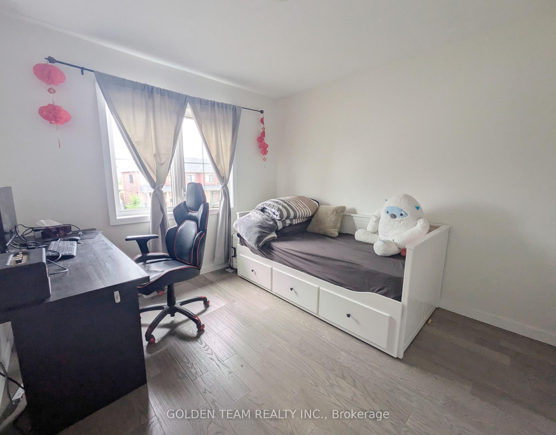 Photo 4 of 38 Sherway Street, Hamilton, Stoney Creek Mountain — HOMEH