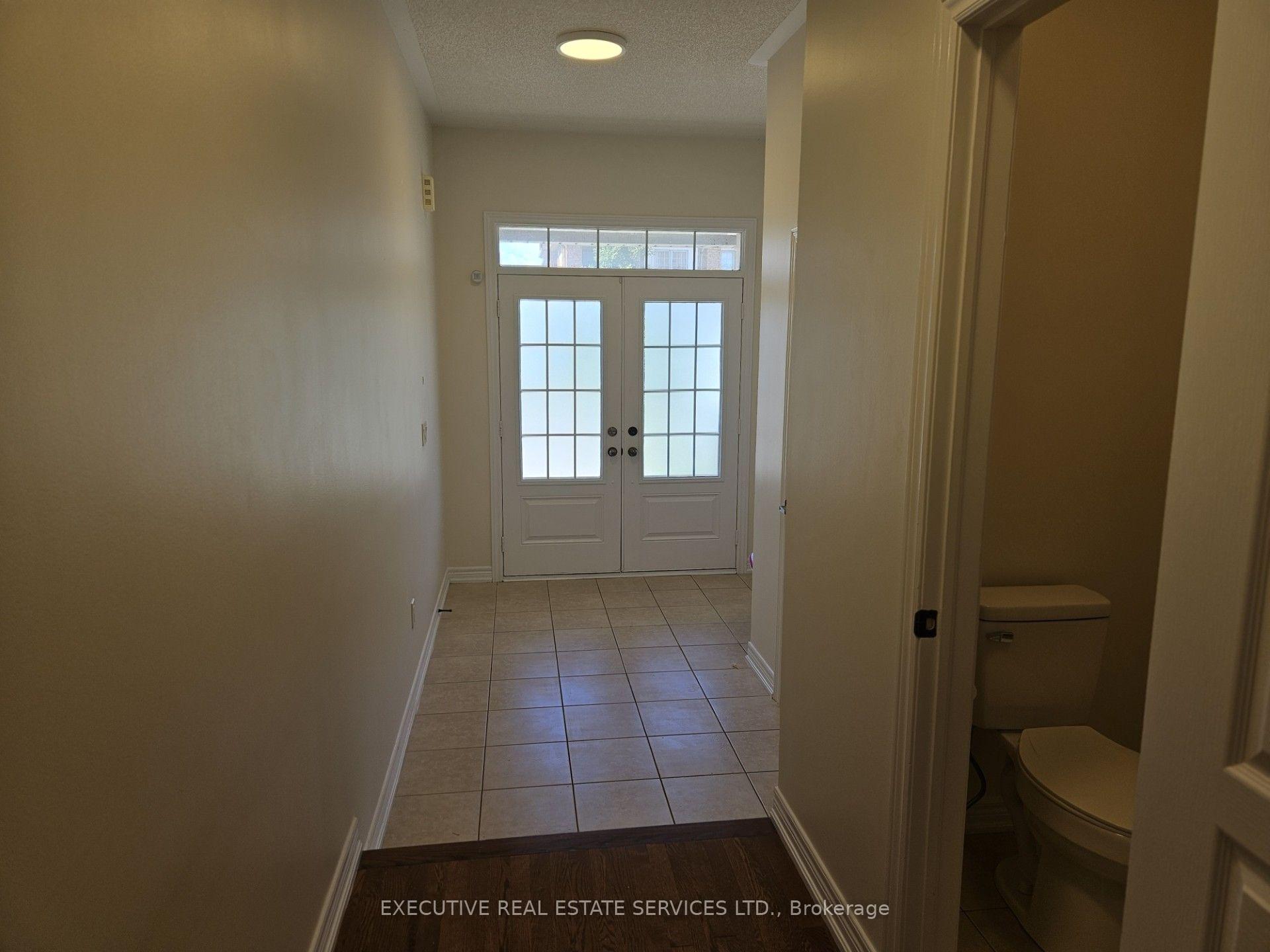 Photo 3 of 27 Durango Drive, Brampton, Credit Valley — HOMEH