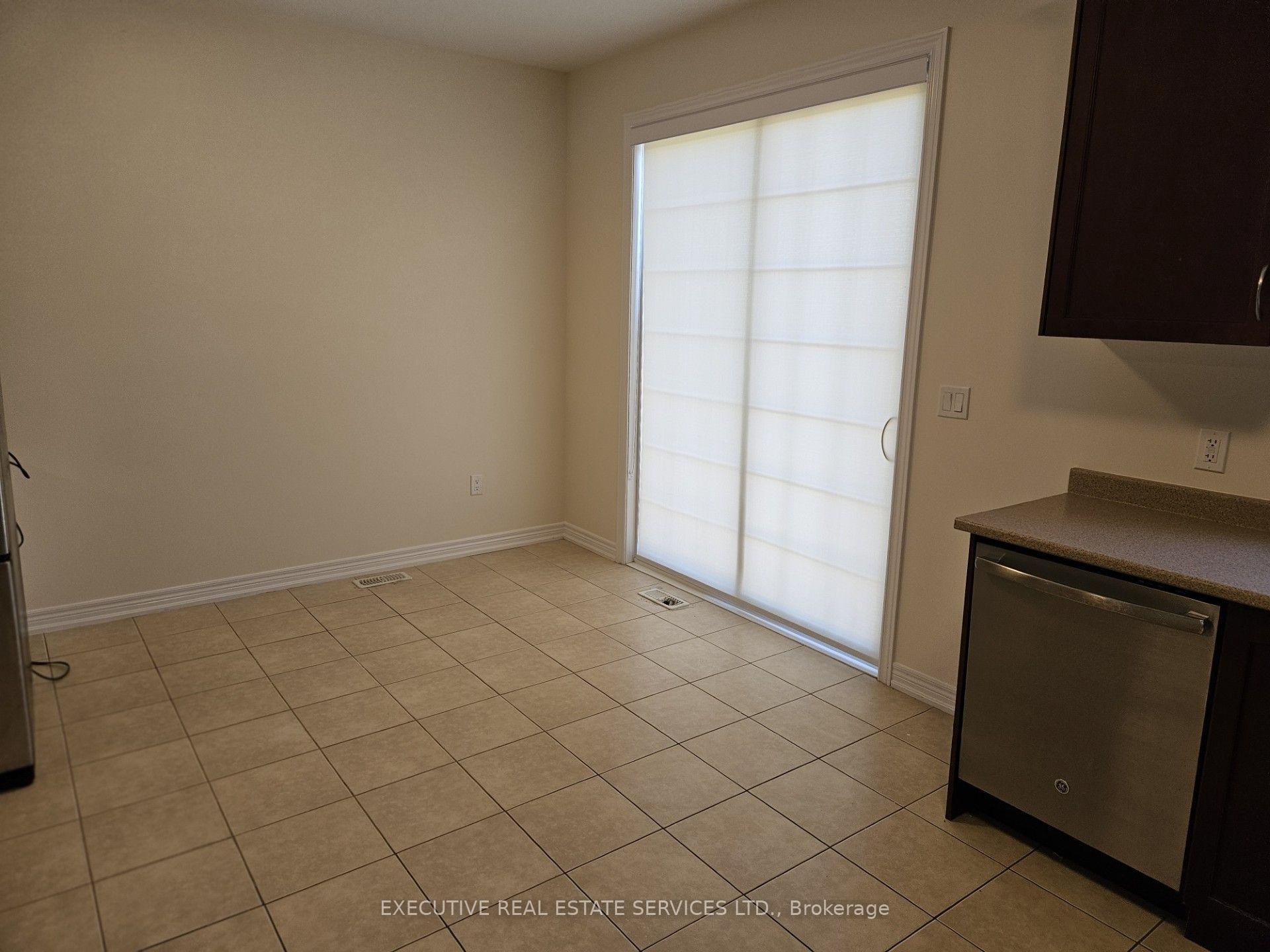 Photo 4 of 27 Durango Drive, Brampton, Credit Valley — HOMEH