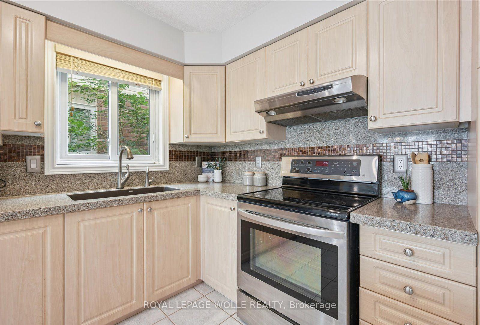 Photo 10 of 223 Hollyridge Crescent, Kitchener, Highland West — HOMEH