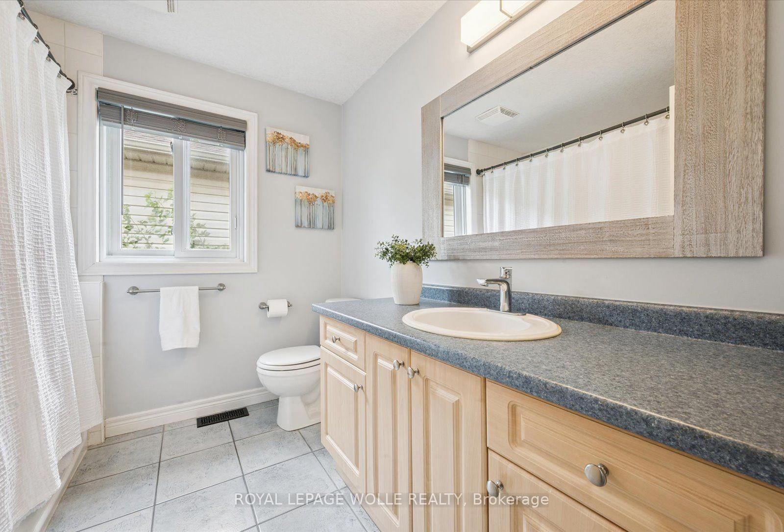 Photo 23 of 223 Hollyridge Crescent, Kitchener, Highland West — HOMEH