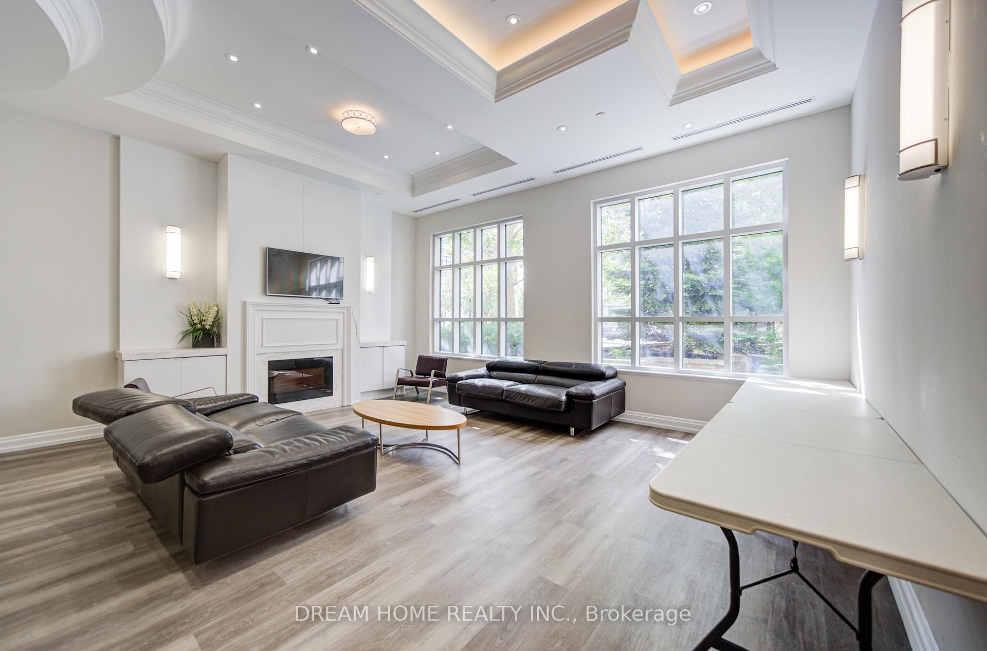 Photo 2 of Unit 322, 2396 Major Mackenzie Drive, Vaughan, Maple — HOMEH