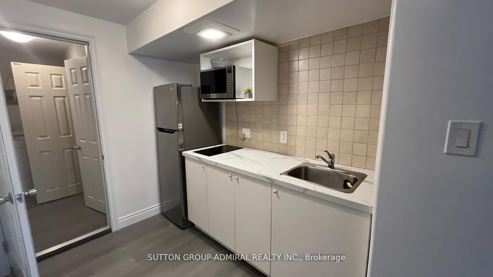 Photo 4 of Unit Walkout, 70 Hawthorne Crescent, Barrie, Ardagh — HOMEH