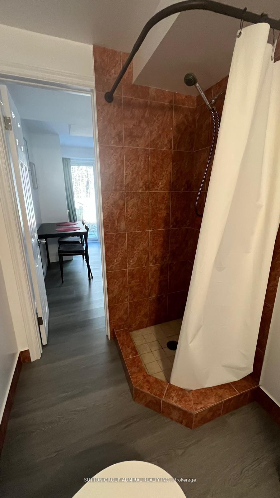 Photo 5 of Unit Walkout, 70 Hawthorne Crescent, Barrie, Ardagh — HOMEH