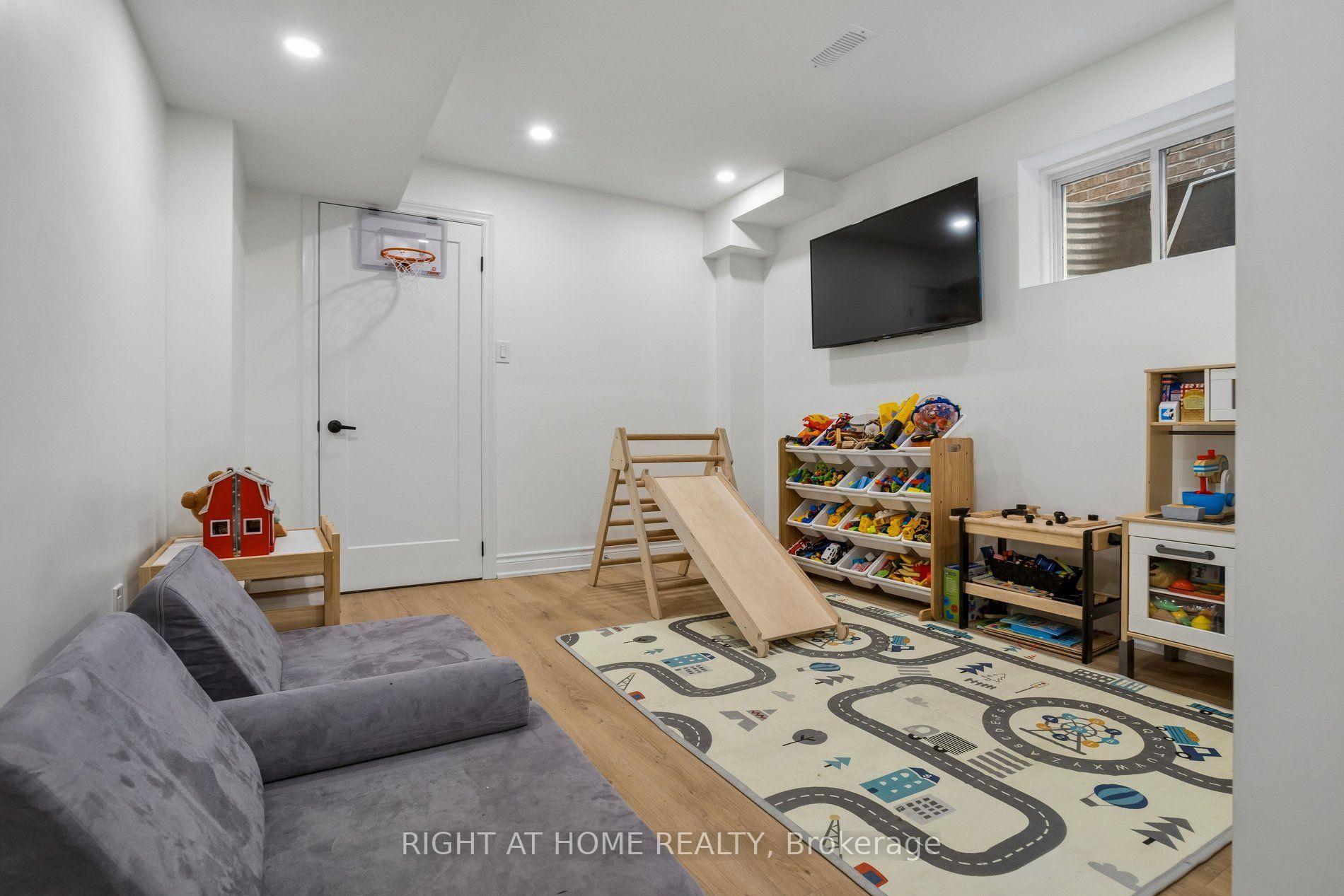 Photo 20 of 26 Bignell Crescent, Ajax, Northeast Ajax — HOMEH