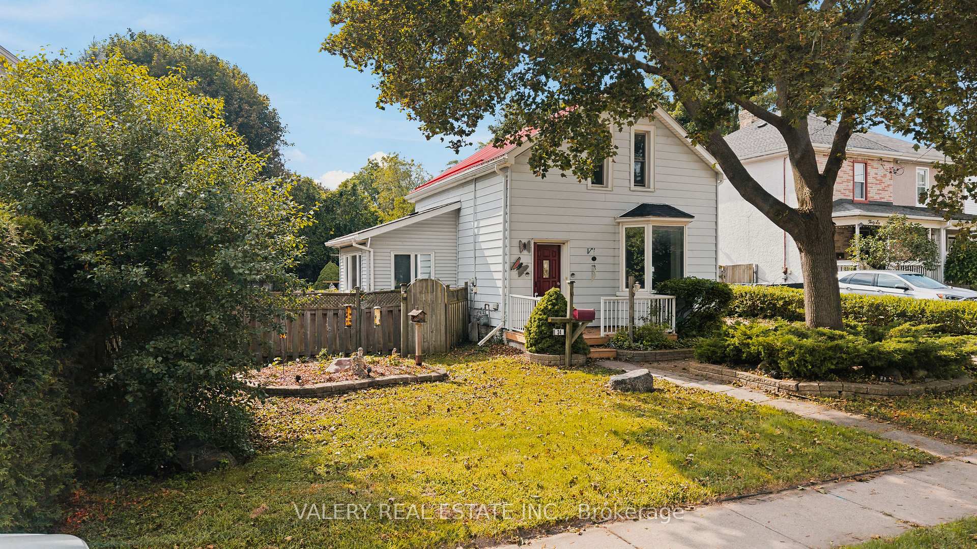 Photo 2 of 34 Chalmers Street N, Cambridge, East Galt — HOMEH